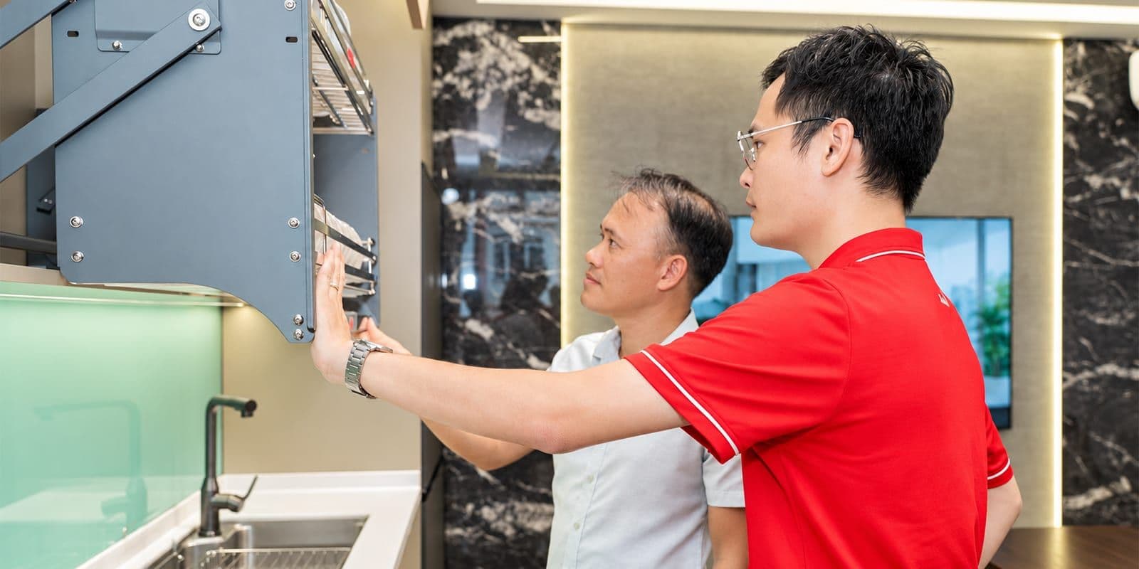 Ngăn kéo và ray trượt Duraval lắp trong tủ bếp hoàn thiện