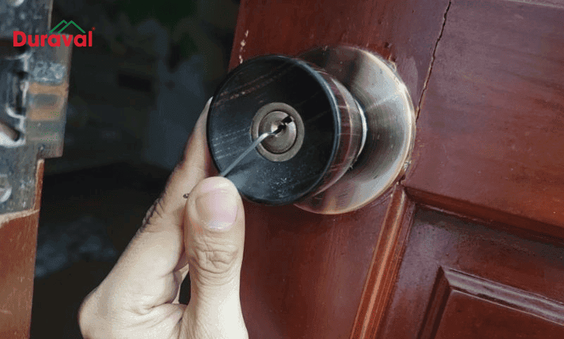 Cách phá khóa bằng dây thép/kẹp tóc