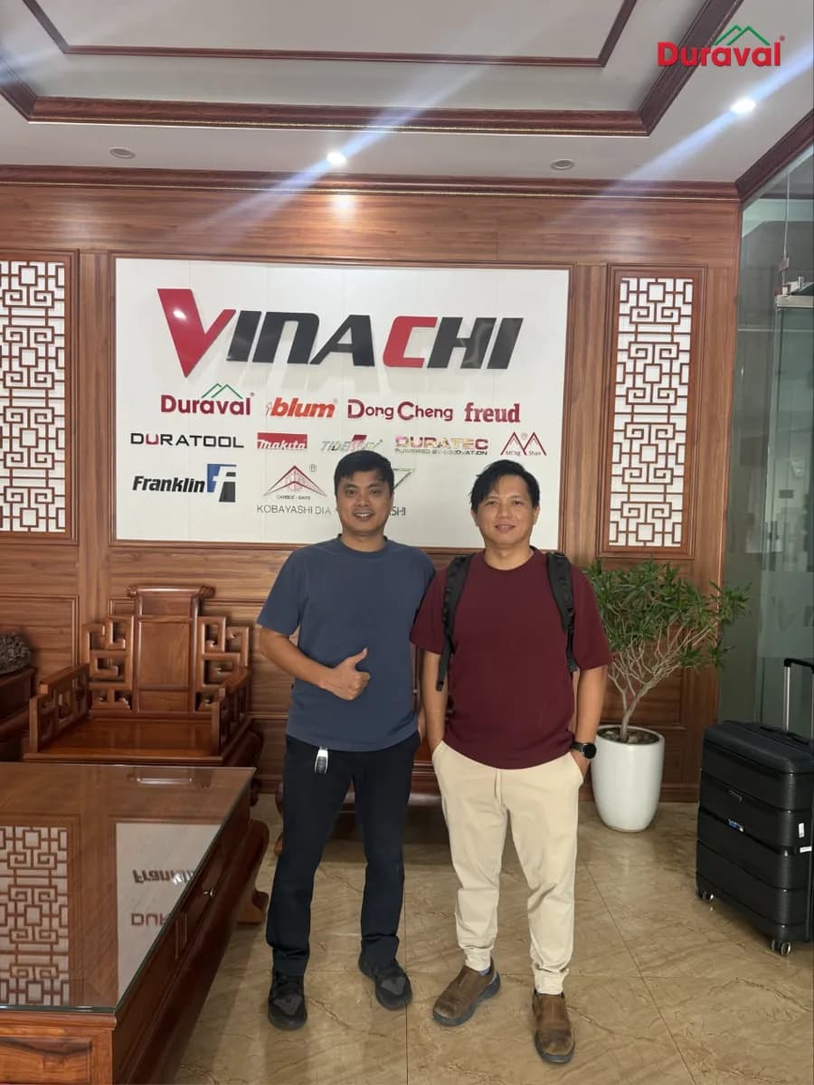 Anh Nguyễn Văn Chức và anh Winson, Giám đốc khu vực Đông Nam Á của Hawa, tại Kim Thiều, Bắc Ninh, ngày 22/9/2026