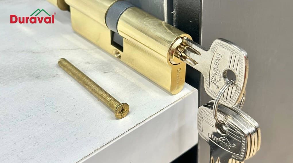 Củ khóa cửa đồng Duraval D111 một đầu chìa một đầu núm vặn và chùm chìa răng cưa