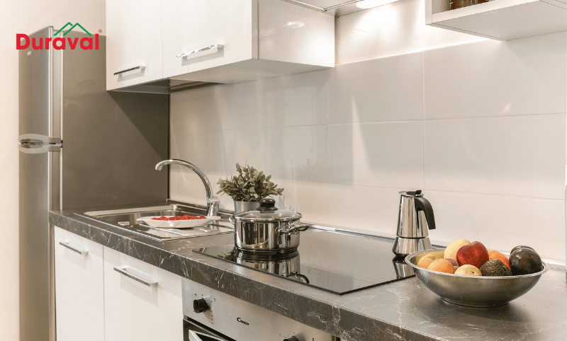 Không nên đặt bếp và bồn rửa sát cạnh nhau