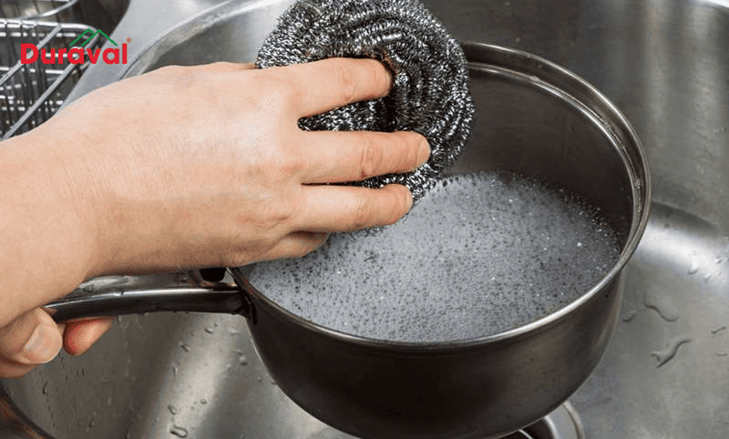 Vệ sinh nồi bằng cước nhôm
