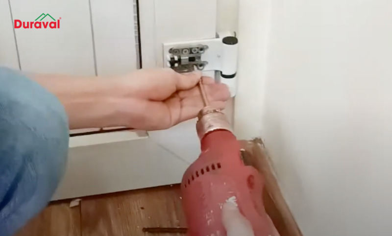 Bắt vít cố định bản lề