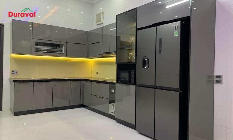 Chất liệu MDF giúp tủ bếp hạn chế bị cong vênh, biến dạng