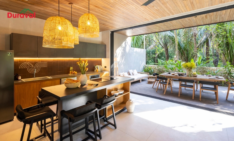 Thiết kế bếp sân vườn phong cách tropical