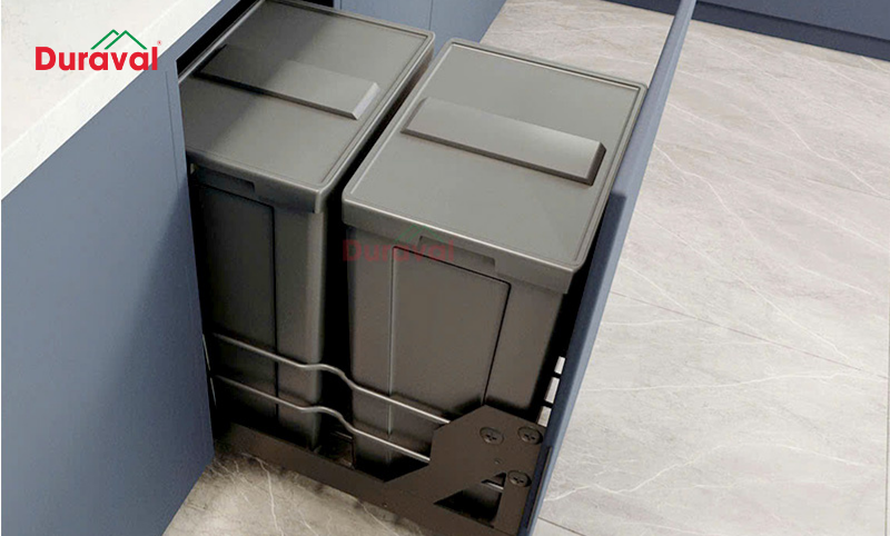 Sử dụng thùng đựng rác âm tủ giúp không gian bếp nhà bạn gọn gàng, phân loại rác hiệu quả