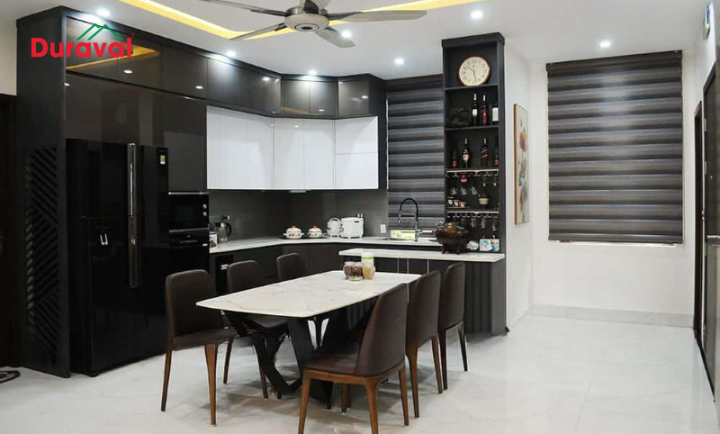 Màu đen giúp tăng sự sang trọng, quyền lực cho căn bếp