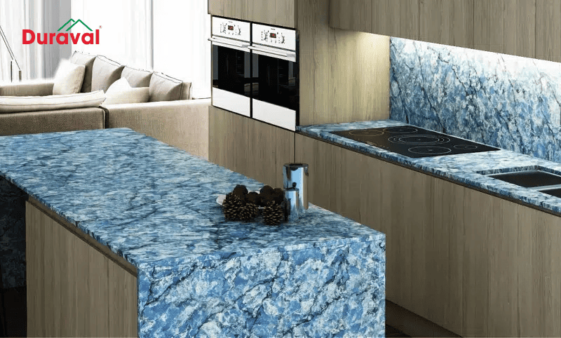 Tông màu xanh dương mang đến làn gió mới cho không gian bếp