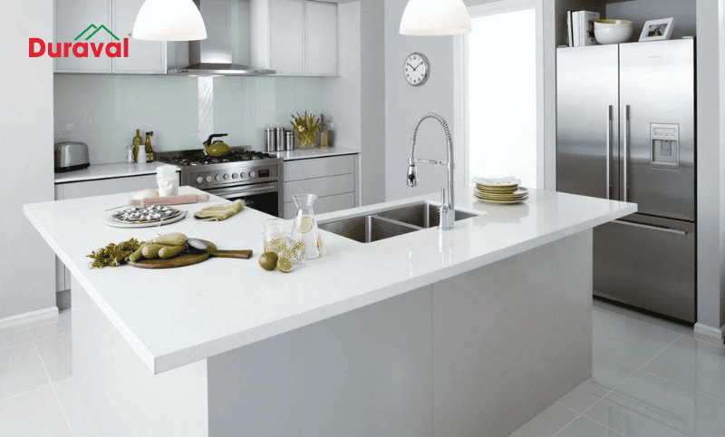 Tông màu trắng dễ dàng kết hợp với các phụ kiện nội thất